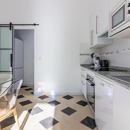 Center Flat Balcony At Picasso's Málaga