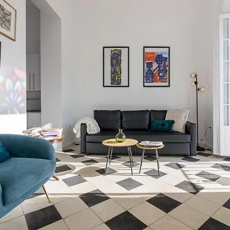 Center Flat Balcony At Picasso's Apartment