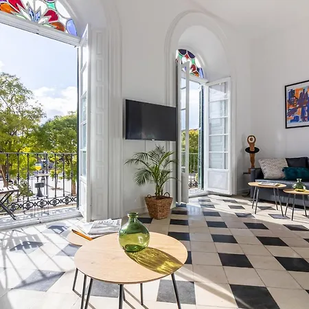 Center Flat Balcony At Picasso's