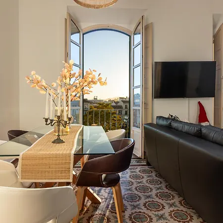 Center Flat Balcony At Picasso's