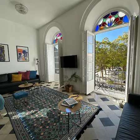 Center Flat Balcony At Picasso's *