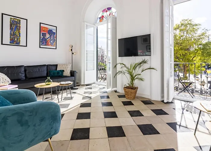 Center Flat Balcony At Picasso's